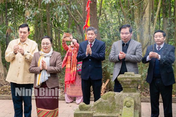 Lao Ambassador attends ceremony commemorating Princess Nhoi Hoa in Ninh Binh