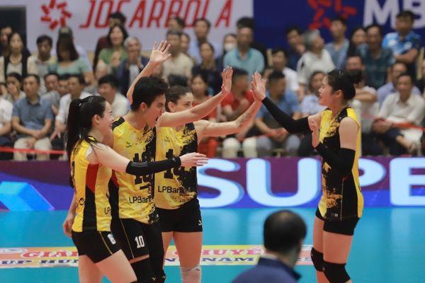 LPBank Ninh Binh win trophy at Hung Vuong Cup Volleyball Tournament 2025