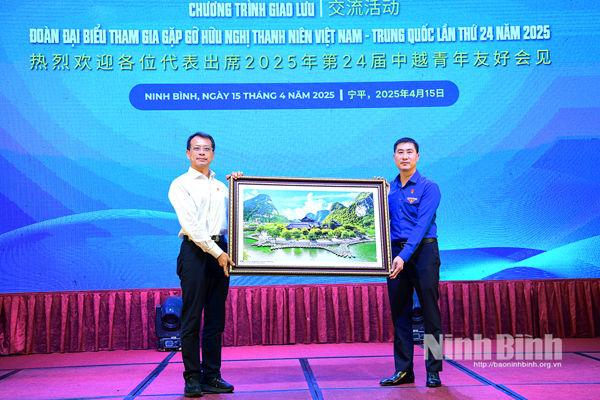 Vietnamese, Chinese youths gather in Ninh Binh for friendship meeting