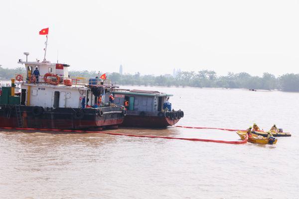Ninh Binh province holds oil spill response drill