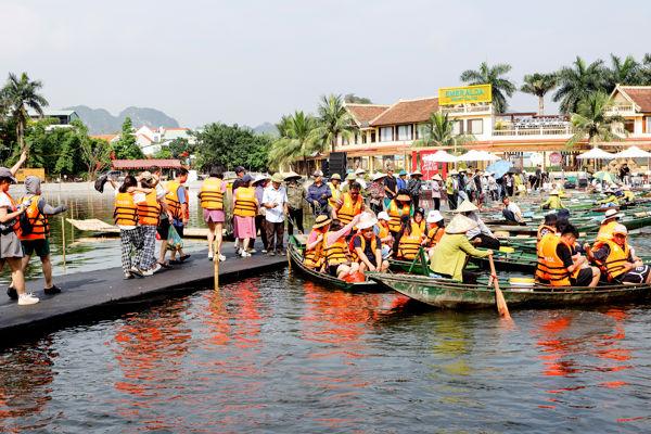 Ninh Binh earns over 1 trillion VND from tourism during April 30–May 1 holidays