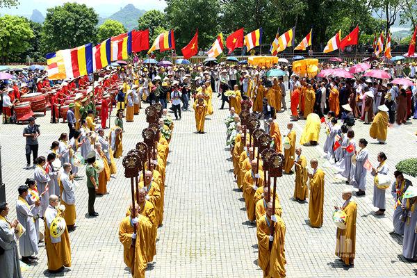 Shakyamuni Buddha Sarira enshrined at Bai Dinh pagoda