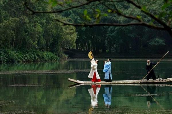Preserving essence of Vietnamese attire: Journey of Hoa Lu Legacy