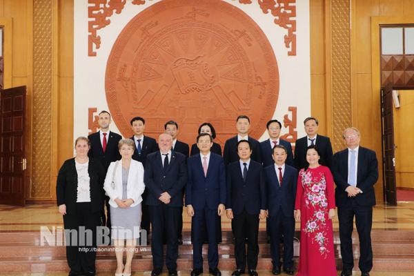 Ninh Binh leader receives delegation of Hungarian Socialist Party