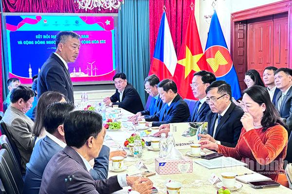 Ninh Binh’s delegation pays working visit to Czech Republic