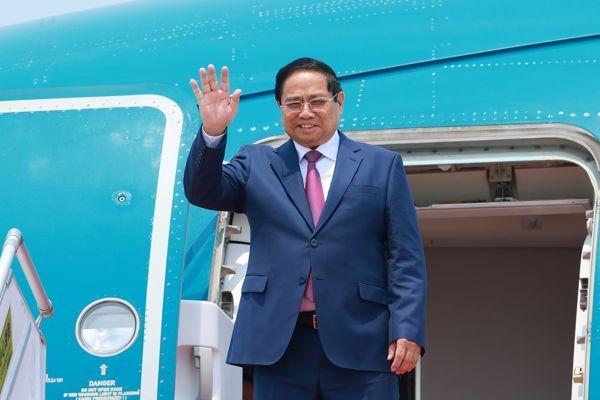 PM Pham Minh Chinh leaves for WEF meeting, working visit to China