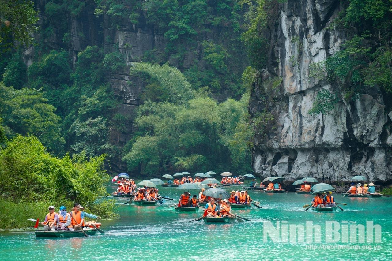 Visitors in Trang An landscape.