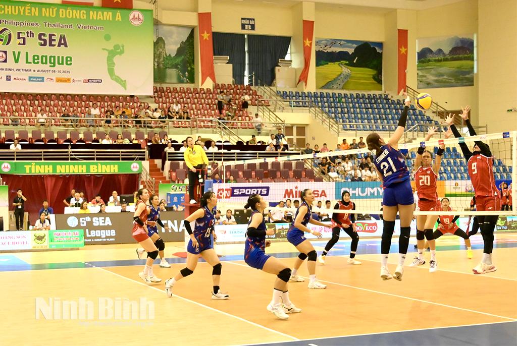 An exciting play during the match between Indonesia and Thailand.