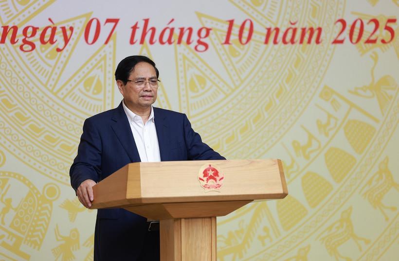 Prime Minister Pham Minh Chinh presides over the 16th session of the National Steering Committee on combating IUU fishing on October 7. (Photo: VNA)