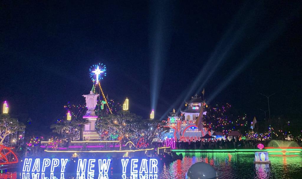 Ninh Binh glows with festive Christmas atmosphere