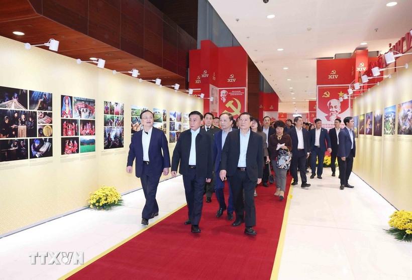 Permanent member of the Party Central Committee’s Secretariat Tran Cam Tu (front, centre) and other officials examine an exhibition of publications serving the 14th National Party Congress on January 13. (Photo: VNA)