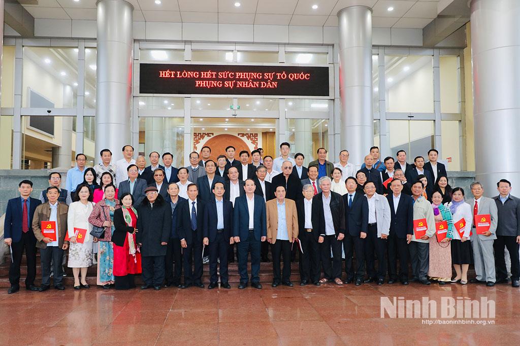 The delegation of Ca Mau province works in Ninh Binh.
