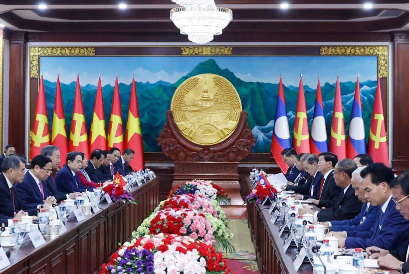 At the talks between General Secretary of the Communist Party of Vietnam Central Committee To Lam and General Secretary of the Lao People’s Revolutionary Party Central Committee and President of Laos Thongloun Sisoulith. (Photo: VNA)