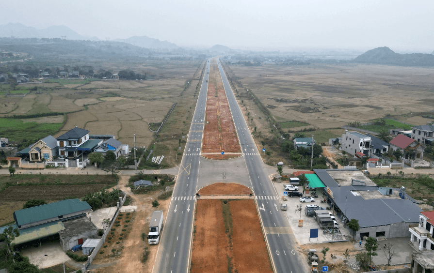The Hoa Lu boulevard project is now basically completed and has been opened to traffic.