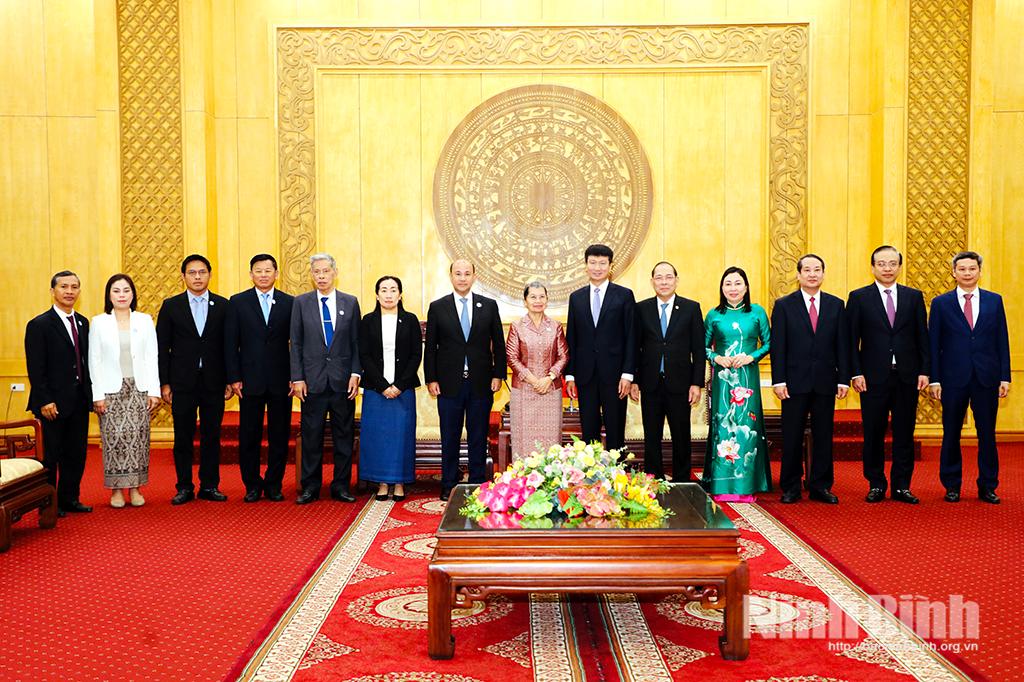 The delegation from the National Council of the Solidarity Front for the Development of Cambodia Motherland and representatives of Ninh Binh province.