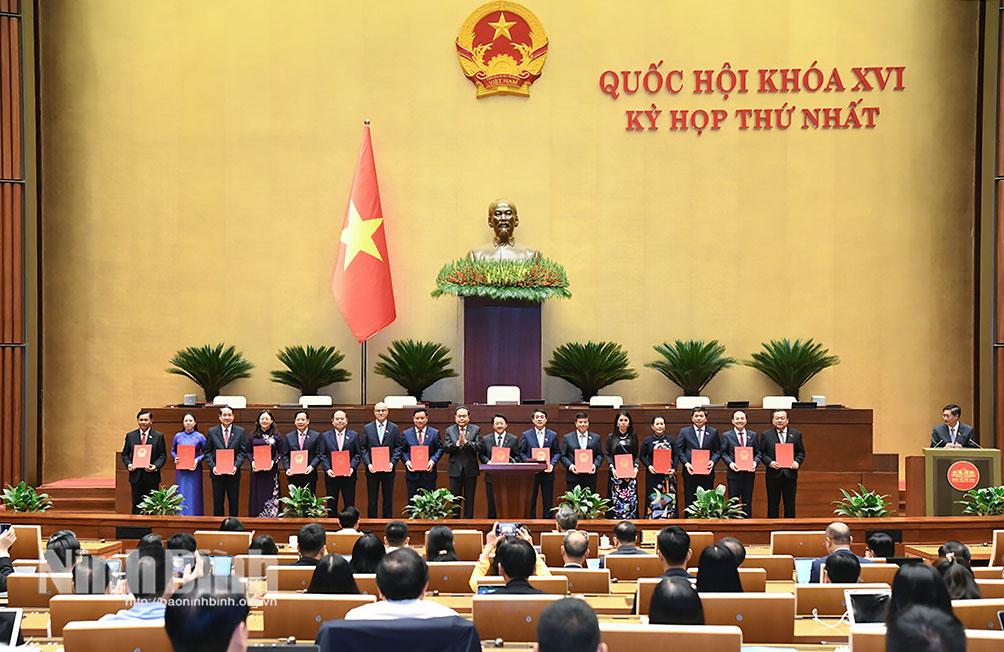 Mai Van Tuat, Deputy Secretary of the Provincial Party Committee, President of the Vietnam Fatherland Front Committee of Ninh Binh province was elected as Head of the provincial delegation of National Assembly deputies.
