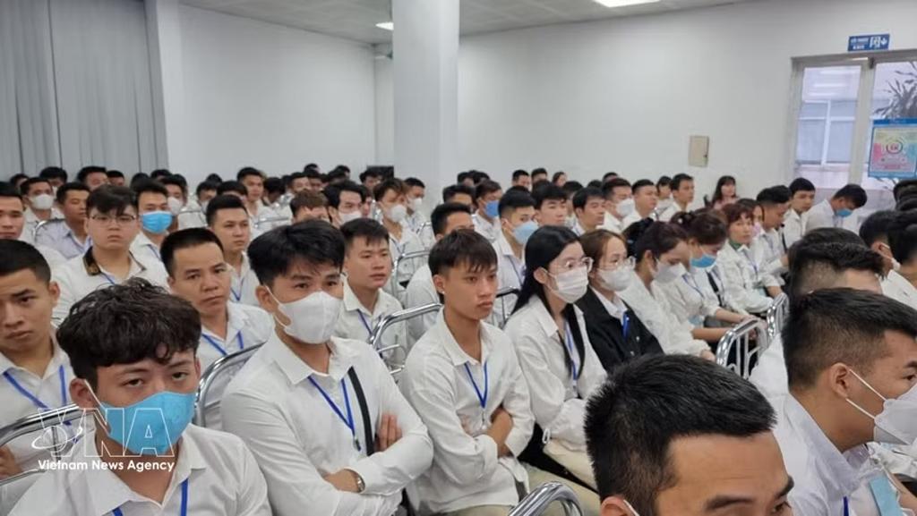 Vietnamese guest workers are bound for Japan, RoK (Photo: VNA)