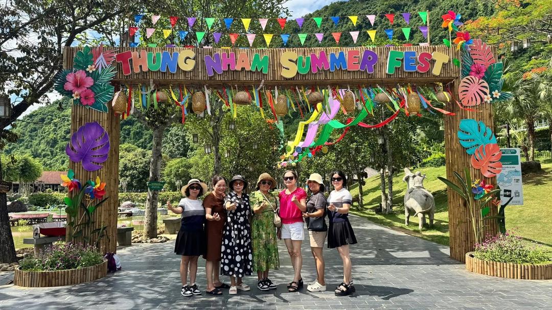 Thung Nham Ecotourism Area attracts large numbers of visitors seeking sightseeing, exploration, and immersive experiences.