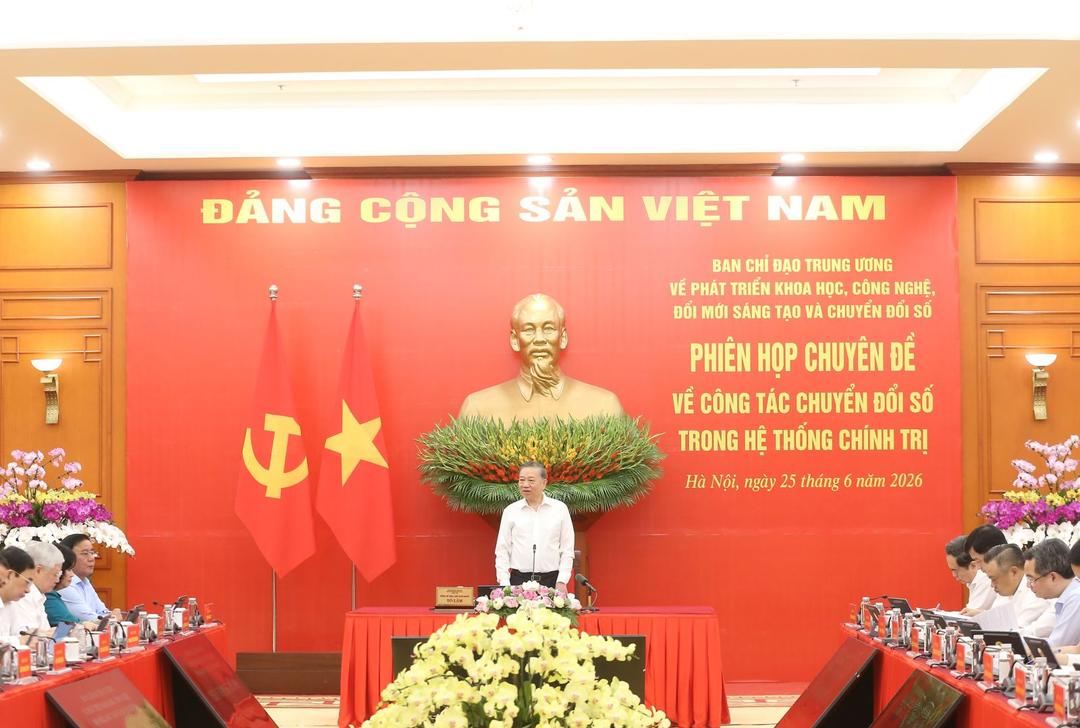 Party General Secretary and State President To Lam, Head of the Central Steering Committee for Science and Technology Development, Innovation and Digital Transformation, chairs the thematic session on digital transformation in the political system on June 25, 2026. (Photo: VNA)