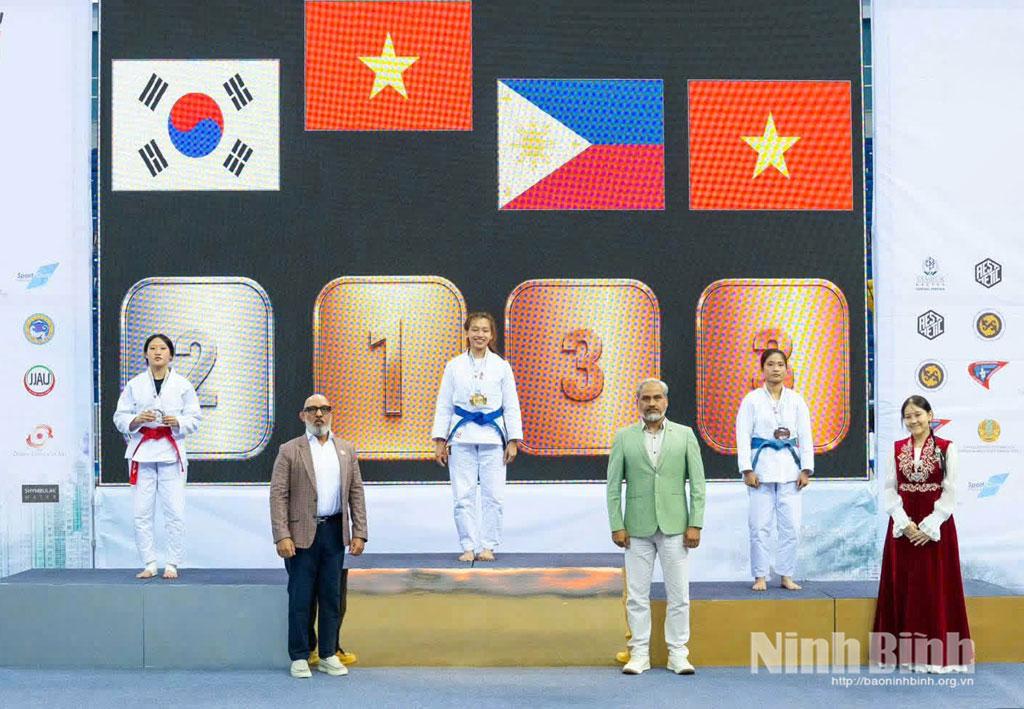Vietnamese fighter Tran Thi Thanh Ha claimed the country's first gold medal at the 2026 Asian Jujitsu Championships in Kazakhstan.