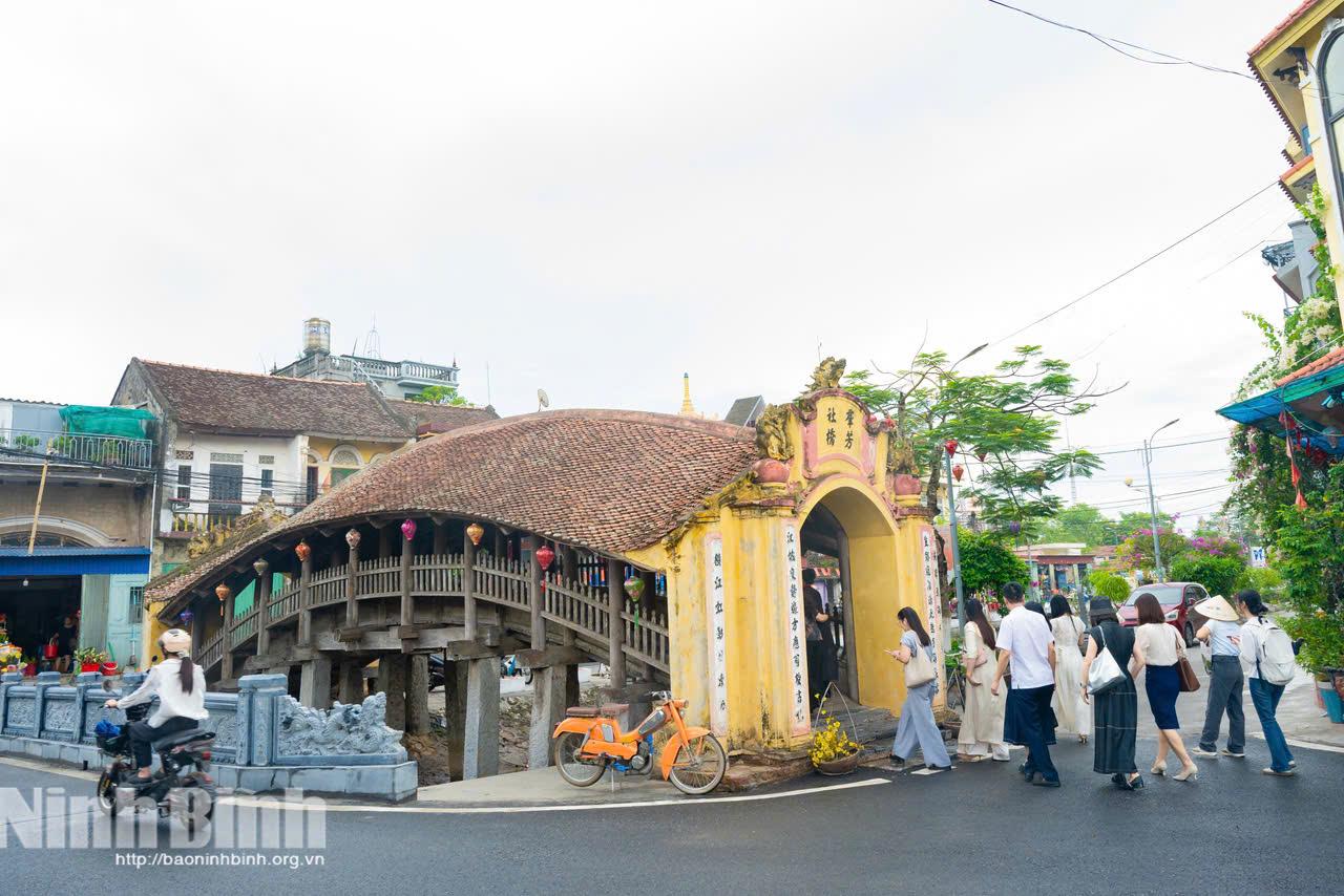 Ninh Binh welcomes over 18.7 million tourists in seven months