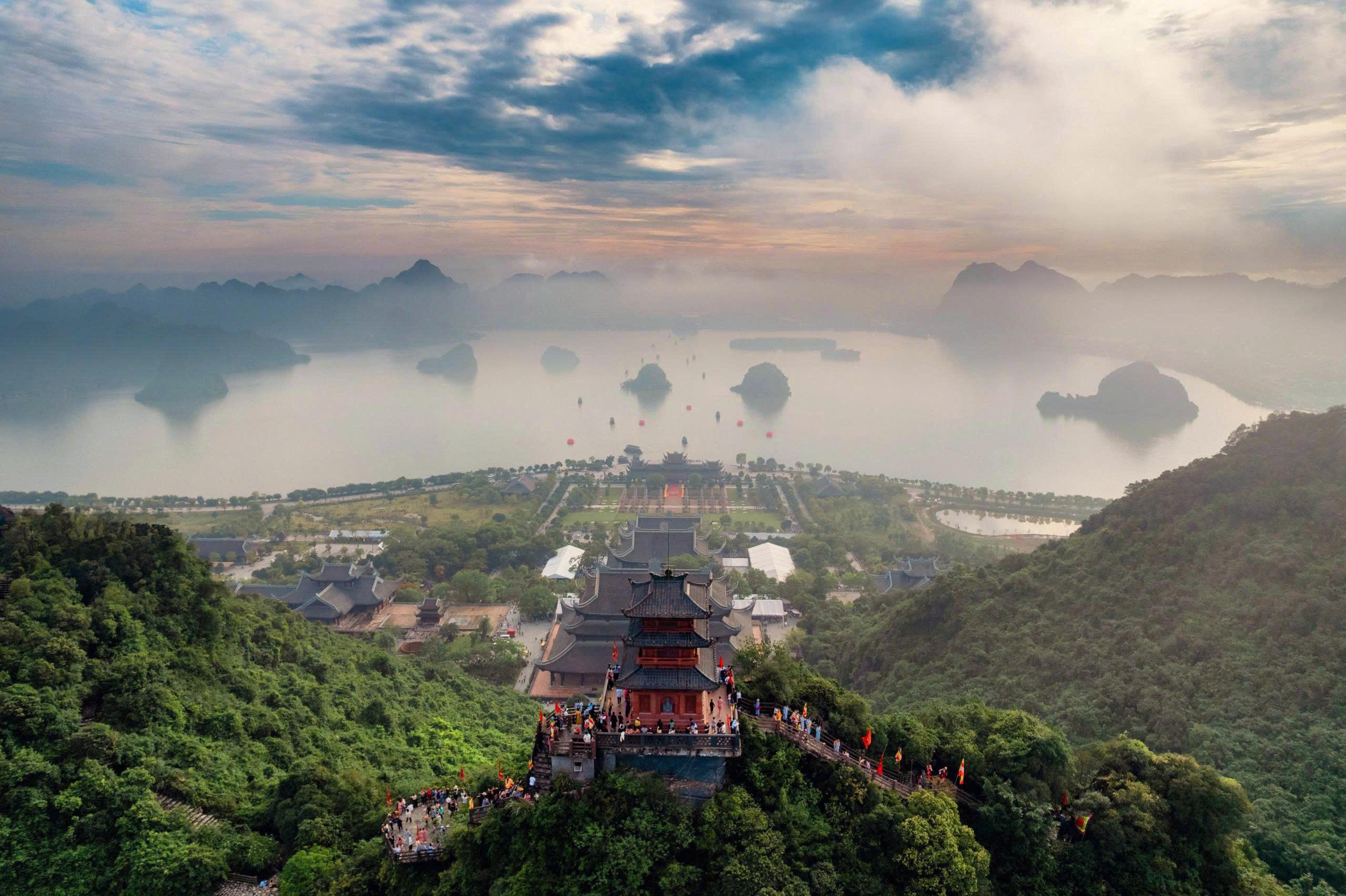 Tam Chuc pagoda.