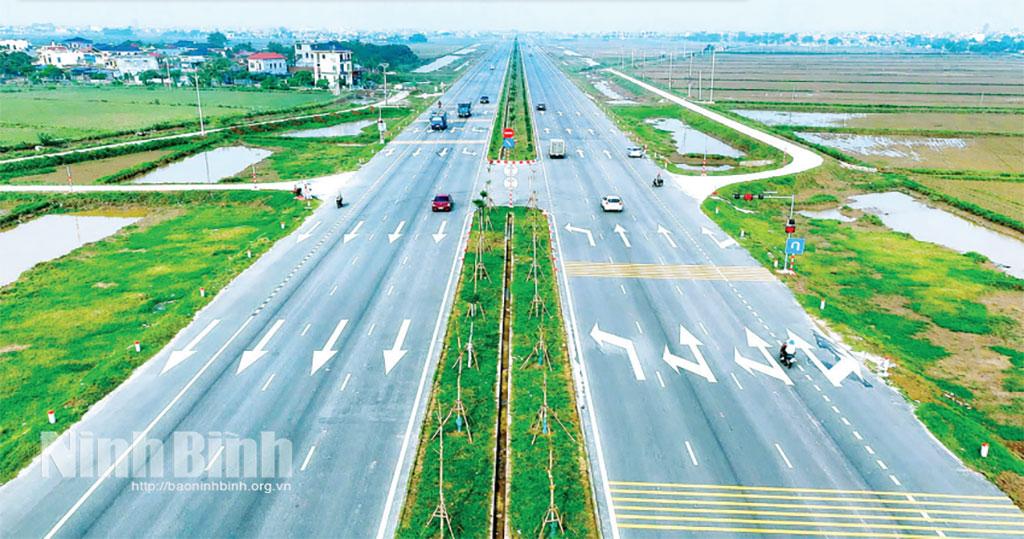 The completion of coastal road Nam Dinh-Lac Quan contributes to connect center urban with sea economic region.
