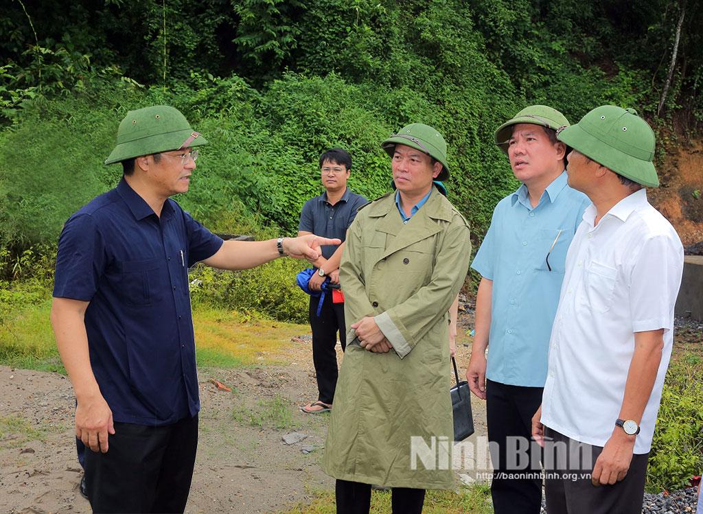 Vice Chairman of Provincial People’s Committee inspects disaster prevention efforts in Gia Lam commune