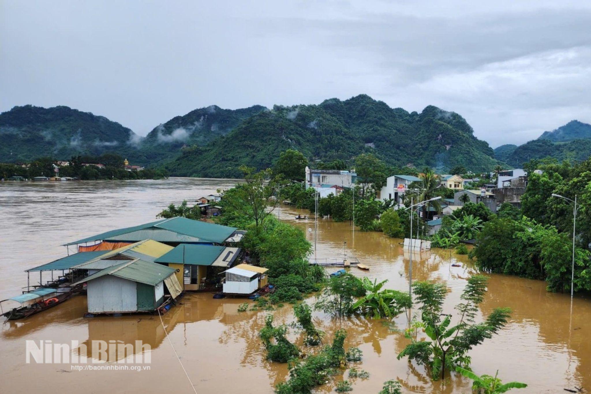 Flooding in low-lying areas along Hoang Long river.