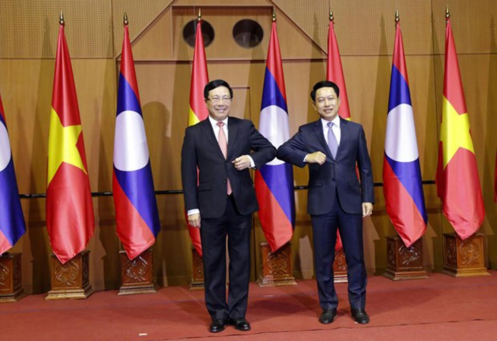 Vietnam, Laos hold foreign ministerial-level political consultation