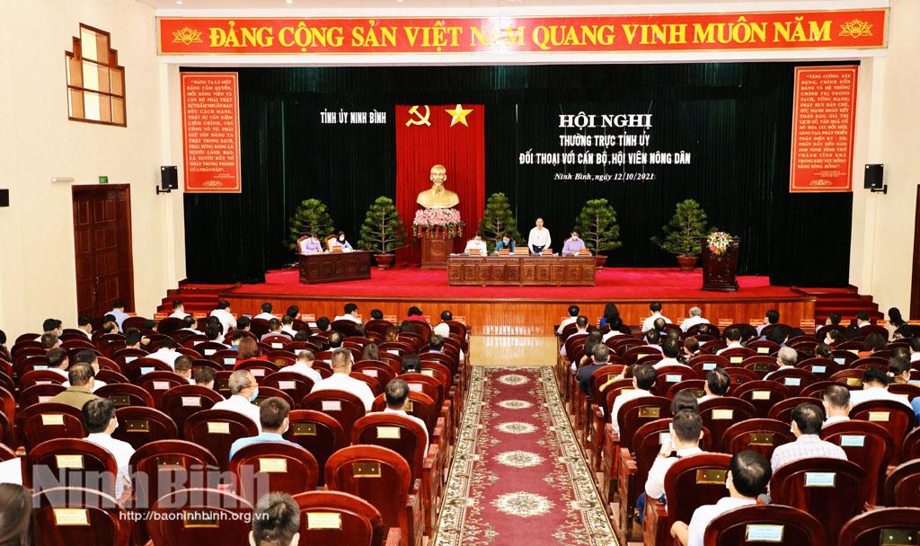 Ninh Binh's leaders hold dialogue with local farmers