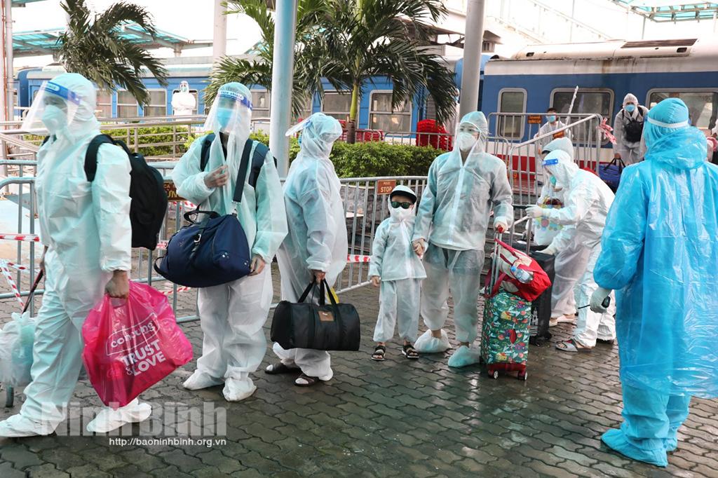 Ninh Binh brings home more citizens from COVID-19 hit provinces