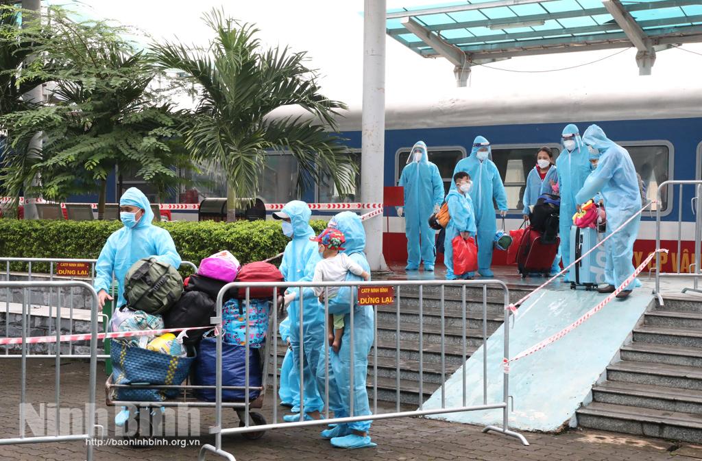 Ninh Binh brings more than 600 citizens back from pandemic-hit localities