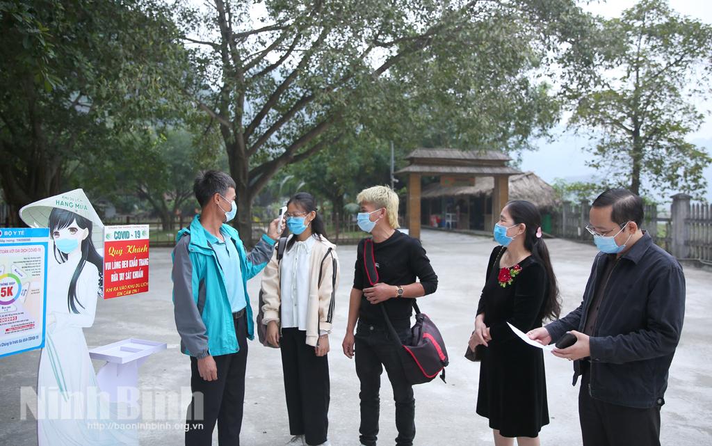 Tourism sites in Ninh Binh, Ben Tre open door to local visitors