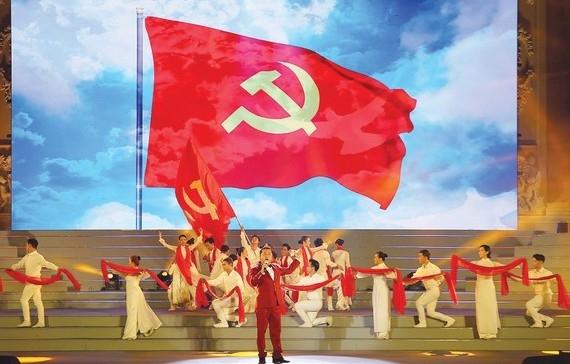 Special art programme held to celebrate Party Congress