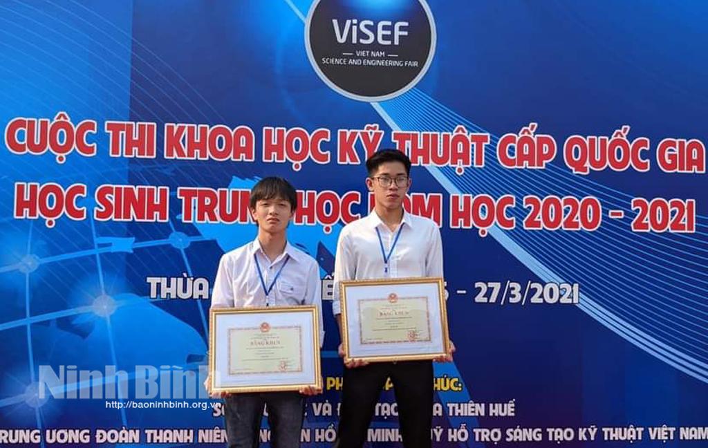 Ninh Binh's students win first prize at 9th National Science and Technology Contest