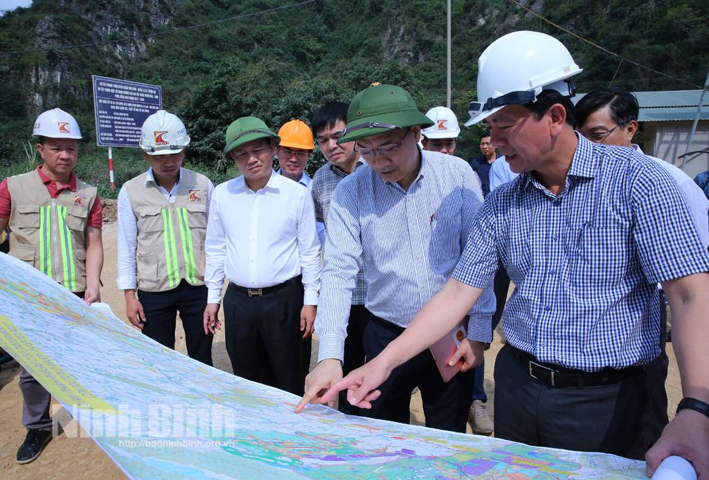 NA delegation inspects progress of North-South Expressway sub-projects in Ninh Binh