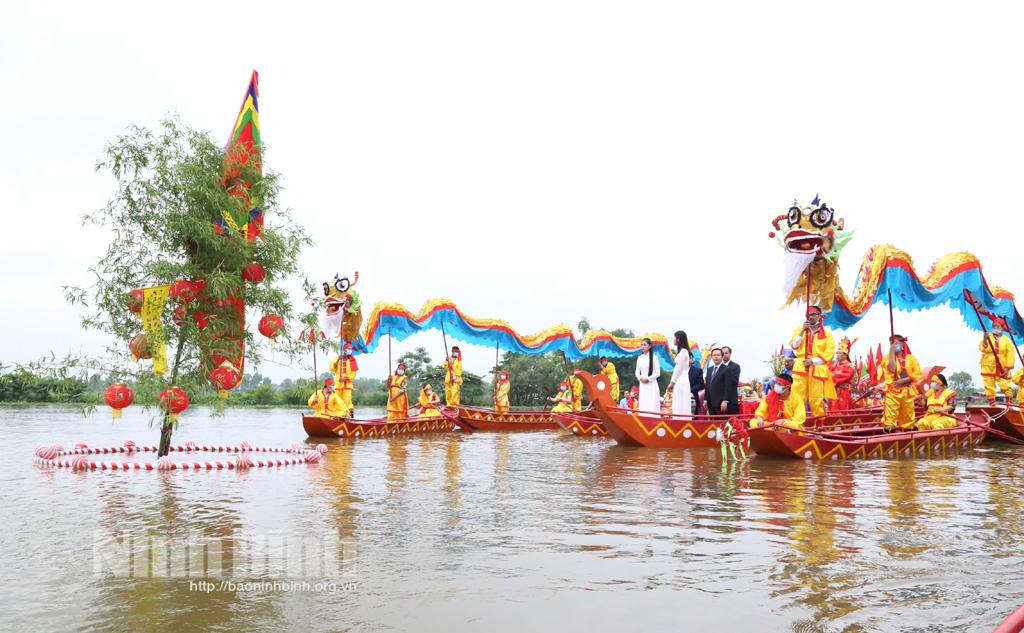 Hoa Lu Festival 2021 opens with water procession