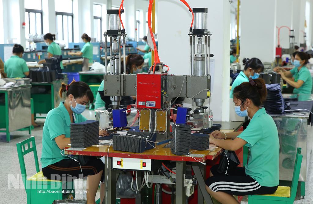 Province's industrial production value up 17.6 percent in five months