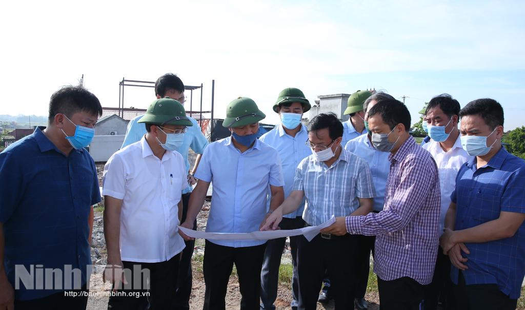 Provincial leader inspects progress of infrastructure projects