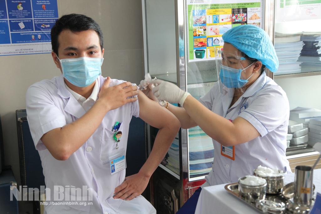 Ninh Binh to receive over 35,000 doses of COVID-19 vaccines for third vaccination round