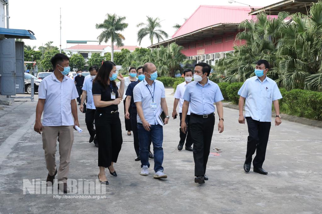 Ninh Binh's leaders inspect COVID-19 prevention and control