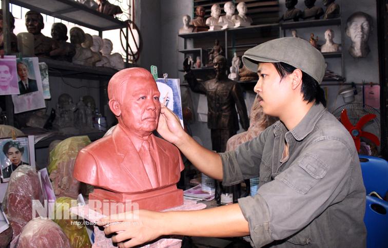 Nhà điêu khắc trẻ Nguyễn Phú Viên cháy mình trong những đam mê