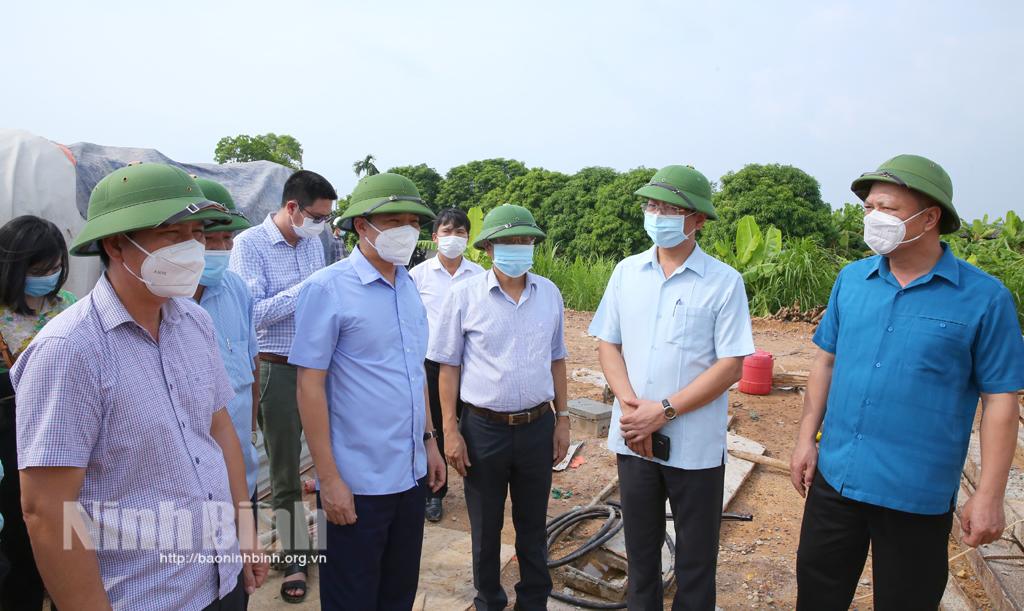 Ninh Binh's leader inspects progress of flood prevention projects in Kim Son district