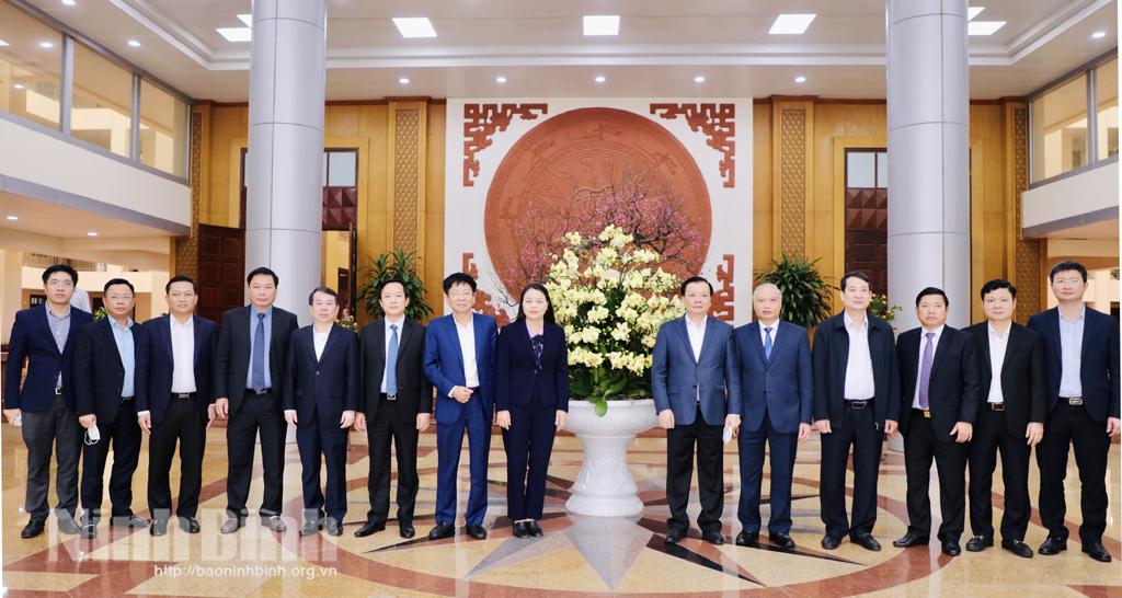 Secretary of HaNoi municipal organisation party pays Tet visit to Ninh Binh