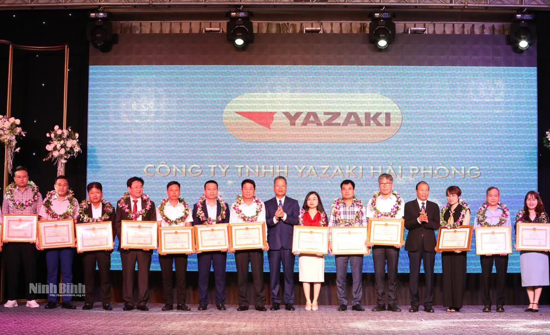 Outstanding enterprises honoured for implementing social, health, and unemployment insurance policies