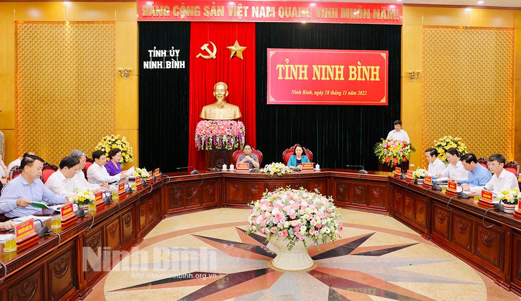 PM urges Ninh Binh to push ahead with economic restructuring