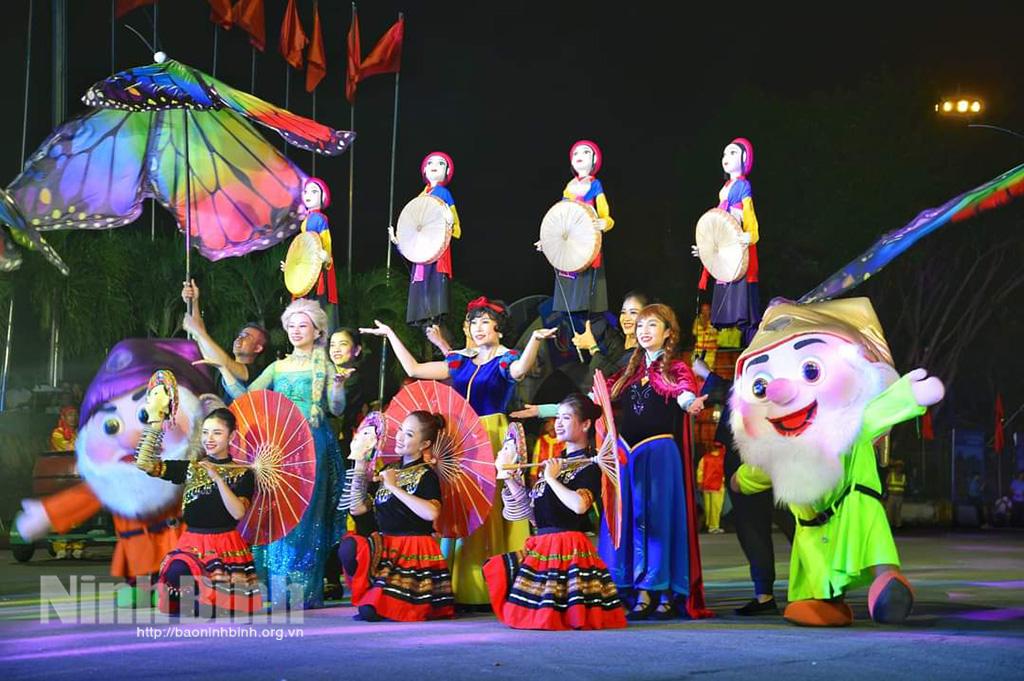 Joyful street carnival of 2022 Ninh Binh Festival