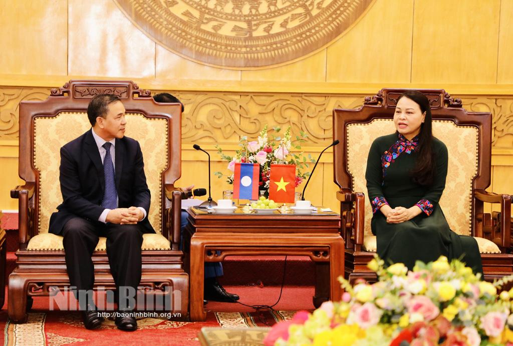 Lao Embassy's delegation pays working visit to Ninh Binh