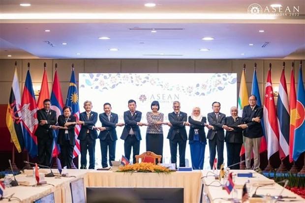 Vietnam joins preparatory meeting for 40th, 41st ASEAN Summits